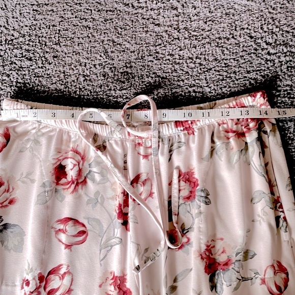 FLORA NIKROOZ Pajama Set Pink Floral 3/4 Sleeve Crop Pant Women’s Sz: M - Picture 10 of 12